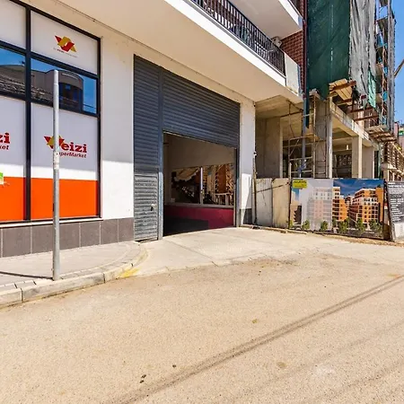 Apartment With Free Parking Tirana