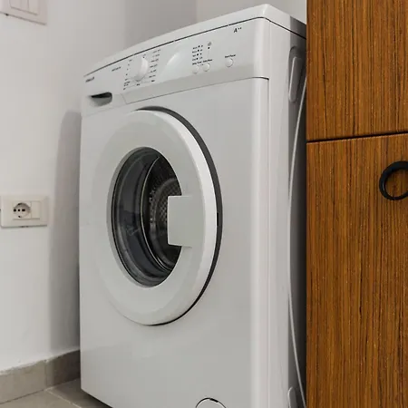 Apartment With Free Parking