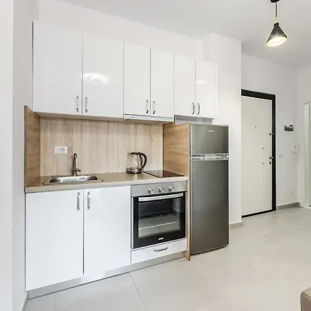 Apartment With Free Parking Tirana