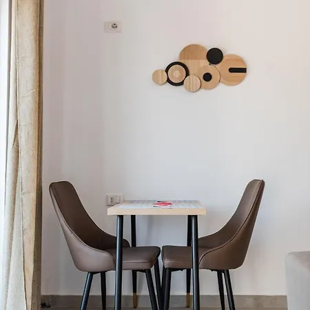 With Free Parking Apartman